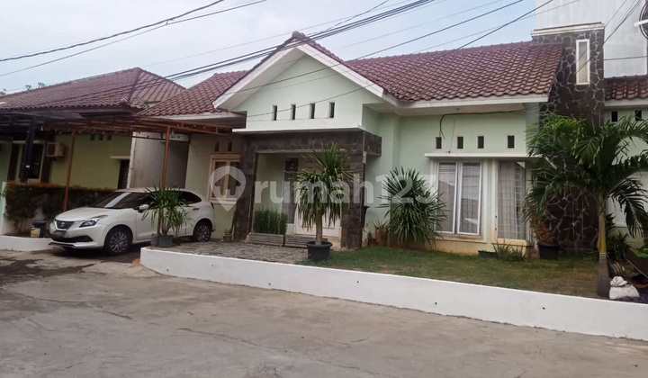 Ready-to-Occupy House with Comfortable and Lush Living in @Cinere, Depok