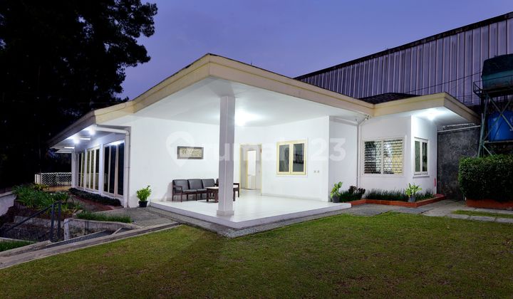 DIJUAL Private Villa Cisarua di jalan Raya Puncak dekat Bumi Aki 