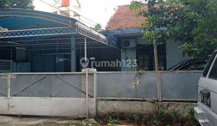 Dijual Rumah Second Lokasi Premium di Komplek Perumahan Depkes 1