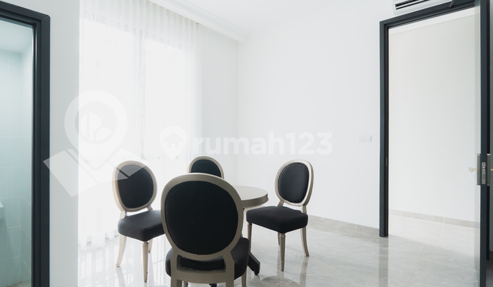 ruang makan rumah american classic terbaru di