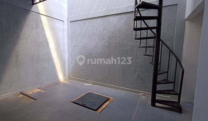 Rumah 2 Lantai SHM hadap Selatan di Cluster Turquoise  2