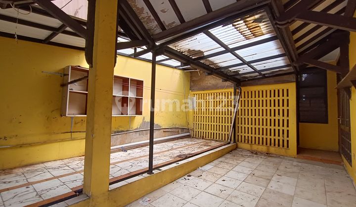 Large House Can Be Split Into 3 Houses at Villa Melati Mas 2