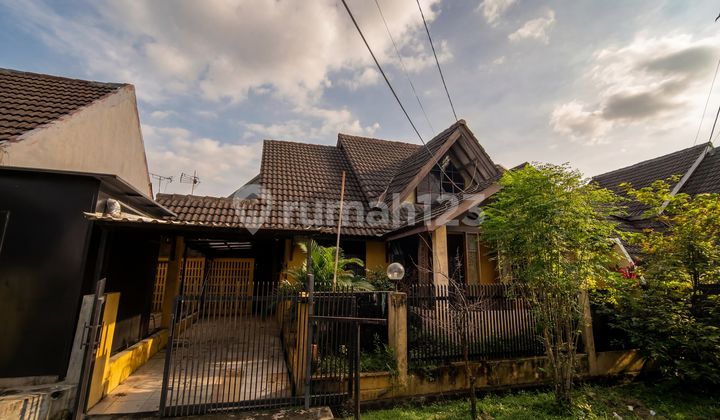 Large House Can Be Split Into 3 Houses at Villa Melati Mas