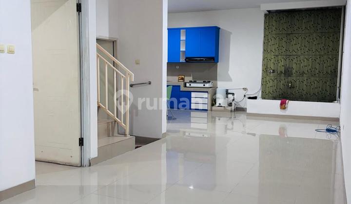 Rumah Semi Furnished 2 Lantai di Regency Melati Mas 2