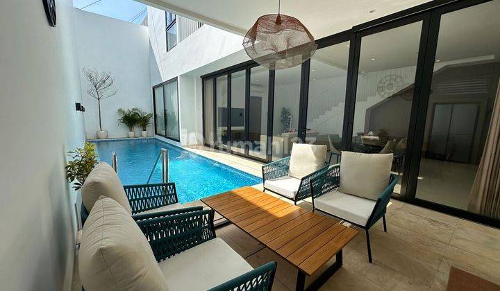 Charming Villa For Sale, Seminyak Area 1