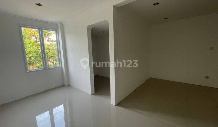 Rumah 2 Lantai Baru Unfurnished SHM di Lippo Cikarang, Cikarang 1