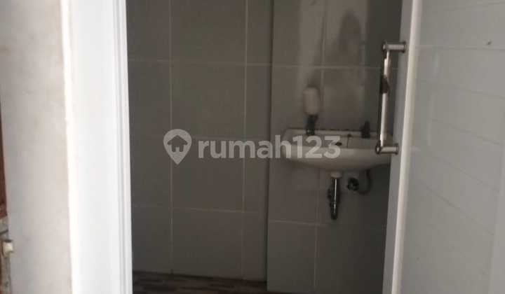 Dekat Akses Tol, Ruko, 3 Lantai, HGB, Siap Huni Ruko Podium