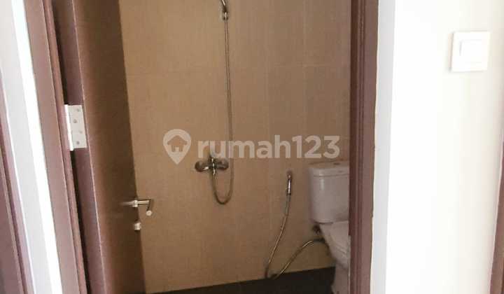 Nice House Unfurnished SHM Lippo Cikarang, Cikarang Lefreya for quick sale.