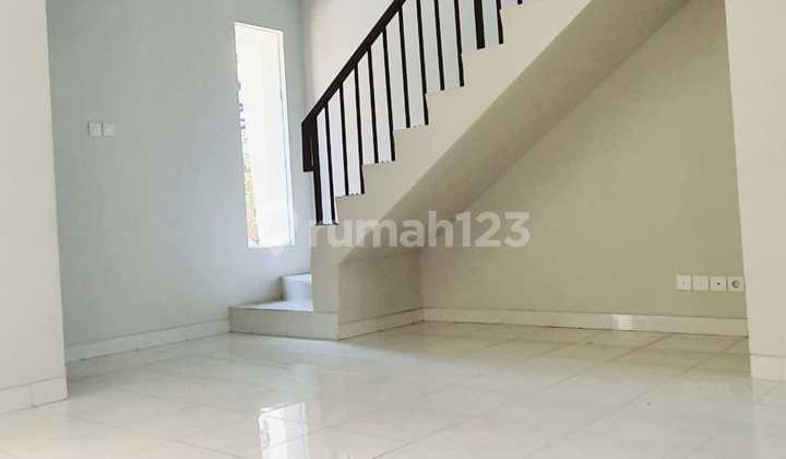 Nice House Unfurnished SHM Lippo Cikarang, Cikarang Lefreya for quick sale.