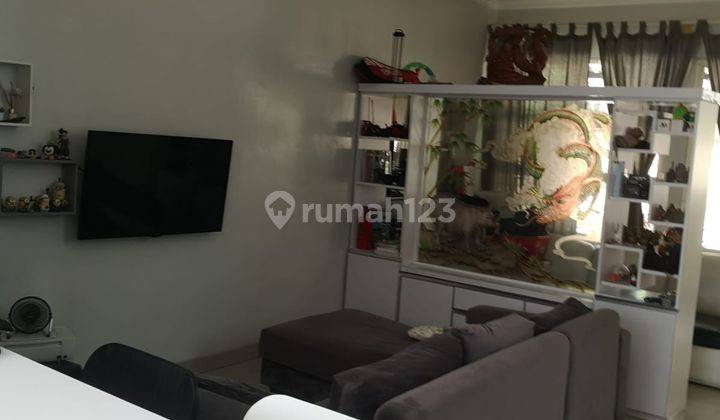 Rumah 2 Lantai Sudah Renovasi Furnished SHM di Lippo Cikarang, Cikarang 1