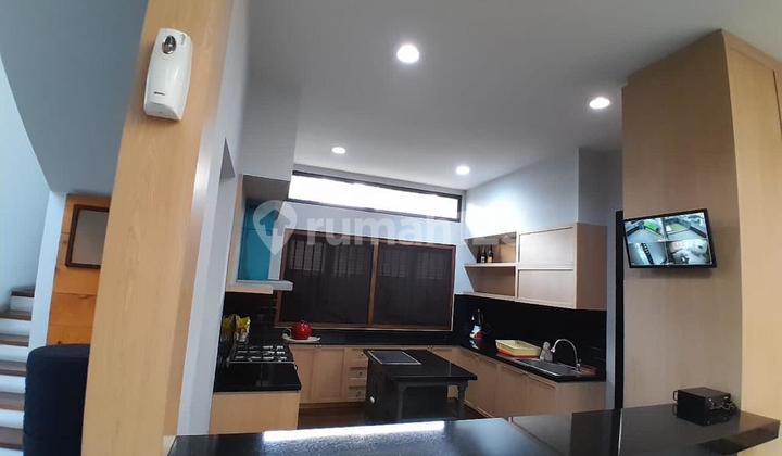 Rumah Bagus Semi Furnished SHM Palmerah, Jakarta Barat 2