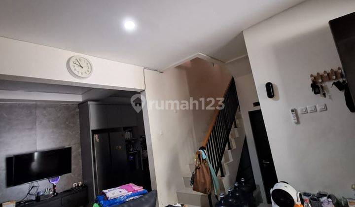 Rumah 2 Lantai Bagus Semi Furnished Shm Di Harapan Indah, Bekasi 2