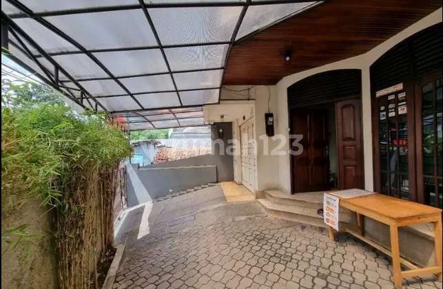 Rumah 2 Lantai Strategis Area Komersil Di Kebayoran Baru Rumah 2 Lantai Strategis Area Komersil Di Kebayoran Baru