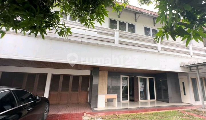 Spacious Two-Story Commercial Area House in Senayan