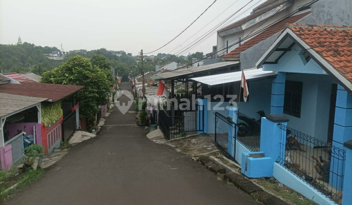 Single-Story House in a Flood-Free Complex in Pamulang