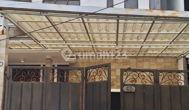 Ready-to-Occupy House in Strategic Location in East Cilandak Ready-to-Occupy House in Strategic Location in East Cilandak