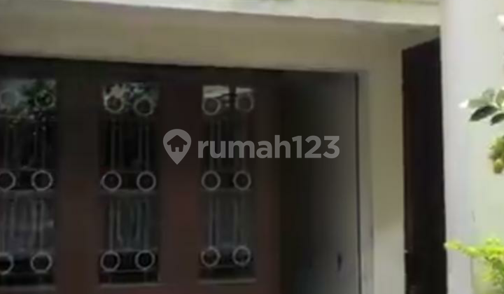 Rumah 2 Lantai Lokasi Strategis Di Kebayoran Baru