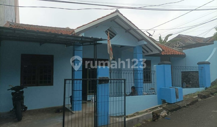 Single-Story House in a Flood-Free Complex in Pamulang
