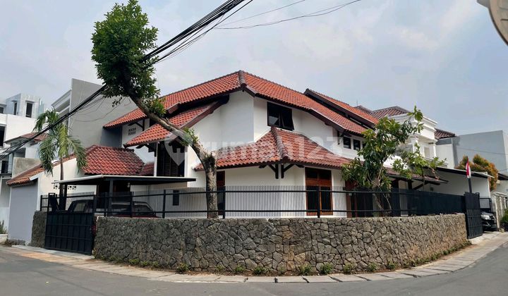 Rumah 2 Lantai Hoek Lokasi Strategis Siap Huni Di Pejaten