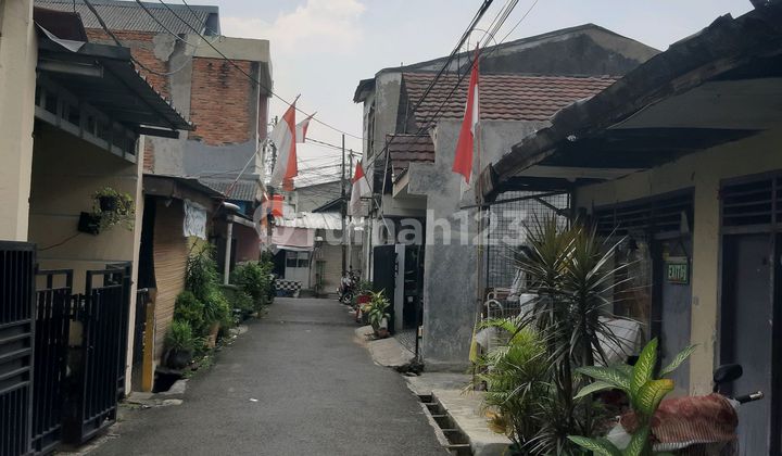 Old House Sold Land Calculation in West Cilandak, South Jakarta Old House Sold Land Calculation in West Cilandak, South Jakarta