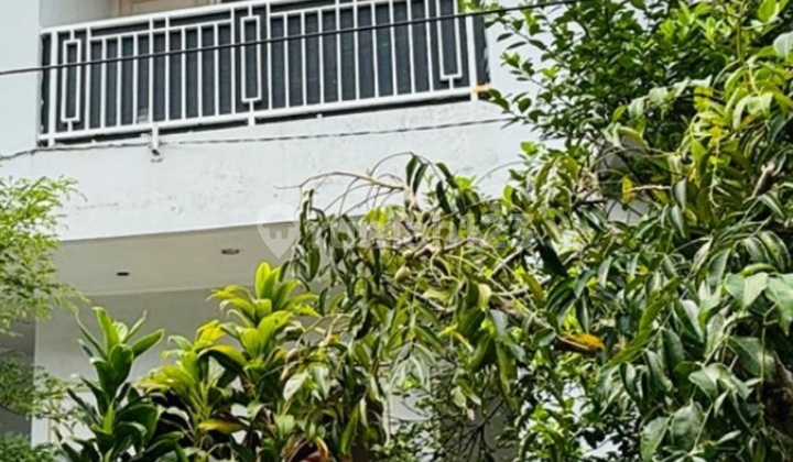 Rumah 2 Lantai Bagus Dalam Komplek Di Serpong