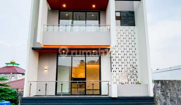 Rumah 3lantai Kawasan Elit Kemang Pejaten