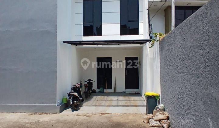 Rumah 2 Lantai Cantik Deket Pintu Tol Shm 1