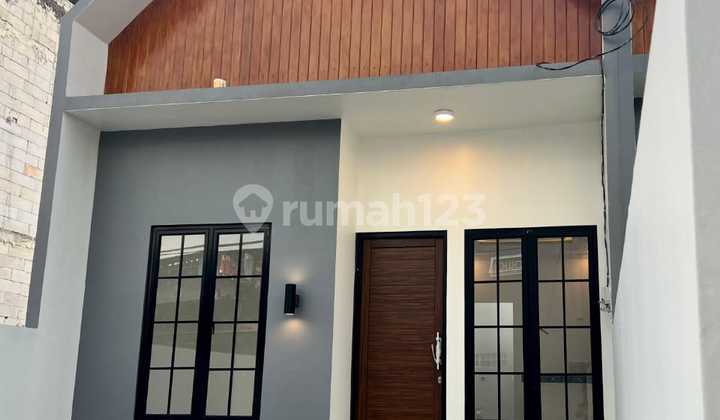 Two-Story House in Jagakarsa with Freehold Certificate, 0% Down Payment