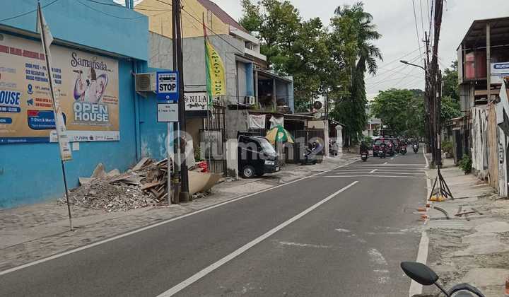 Quick Sale House on Kemang Main Road 2