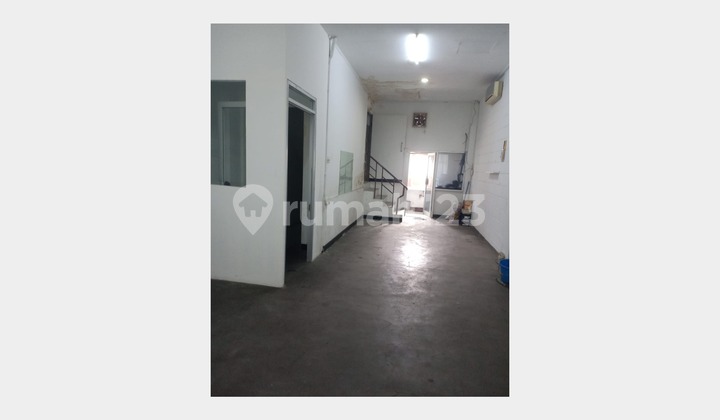 Shop house in the MRT Lebak Bulus area 2