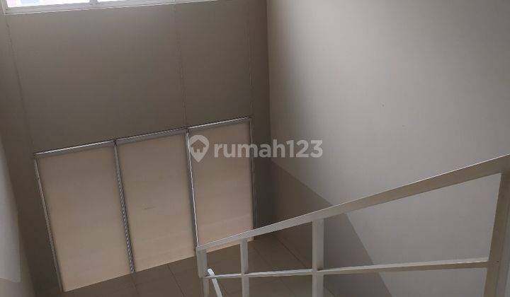  Rumah Kontrakan Unfurnished 3 Lantai di Gedung Hijau, Pondok Indah Bagus 2