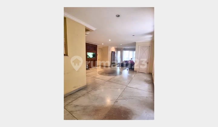 Spacious, nice, green, comfortable, and secure residence in the Bintaro area. 2