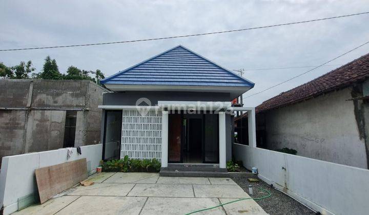 Rumah Modern Limasan Jalan Parangtritis  1