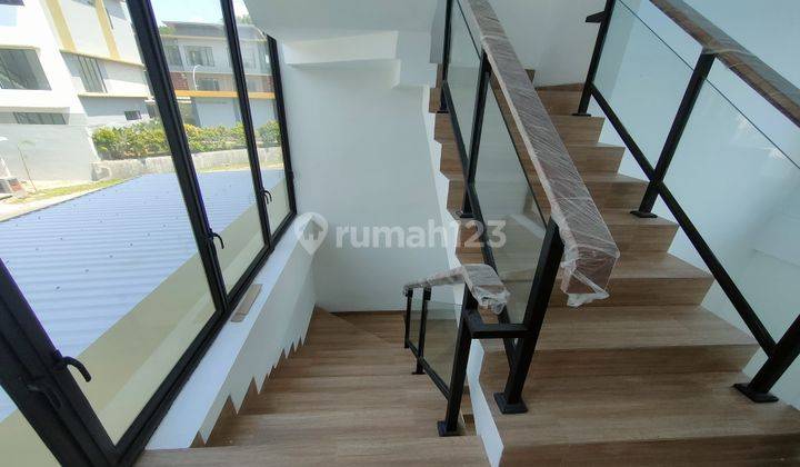 Rumah Minimalis 3 Lantai The Icon Central 2