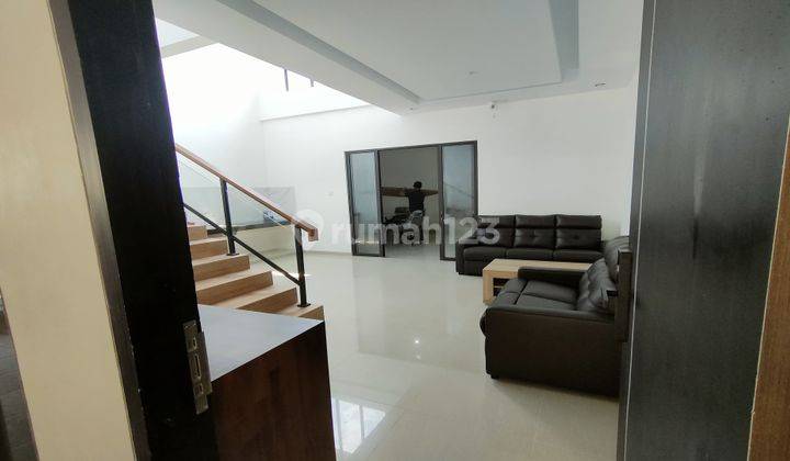 Rumah Minimalis 3 Lantai The Icon Central 2