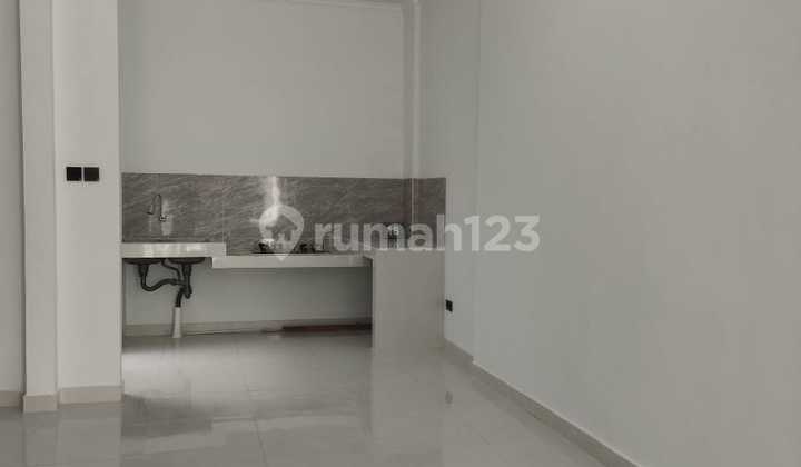 Ready-to-Live Modern Minimalist House in Front of a Beautiful Park. 2