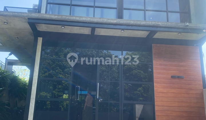 For Sale: Guest House Concept Home in Front of a Park with Mountain View