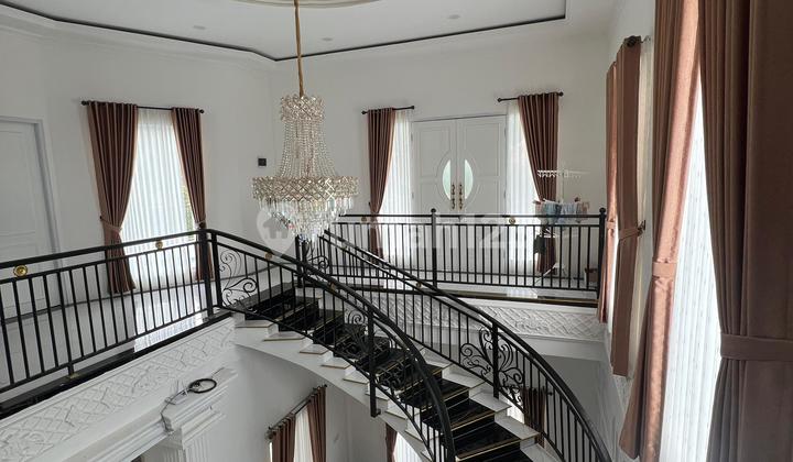 For Sale Classic Modern House Fully Furnished Including Swimming Pool Front Garden with a Lush Nuance in Sentul City For Sale Classic Modern House Fully Furnished Including Swimming Pool Front Garden with a Lush Nuance in Sentul City