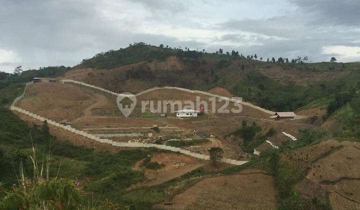 *di Jual Tanah & Villa Di Hambalang Hills Sentul*1.luas Tanah 3.7 Ha (37,000 M²). Sudah Dipagar Dengan Panel Beton.2.sertifikat Hak Milik3.villa/rumah Ukuran 8x10 M² Dengan 2 Kt + 1 Km Fully Furnished.4.rumah Burung Walet 3 Lantai Dengan Ukuran 10x30 M²,c