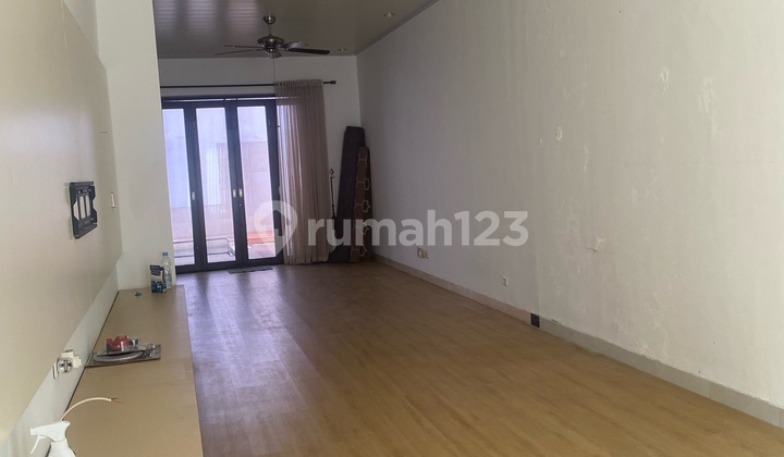 Dijual Rumah Dengan Fasilitas Pool Di Sentul City 2