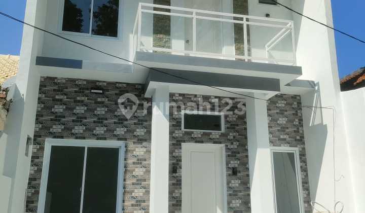 Rumah Modern Minimalist Siap Huni Depan Taman Bagus