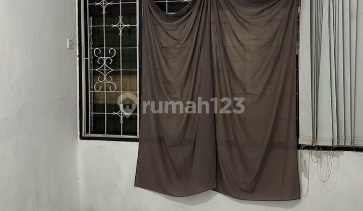 Rumah Jual Sewa Lt120 Lb100 Bebas Banjir, Nyaman dan Udara Segar di Kavling Polri, Jakbar S271