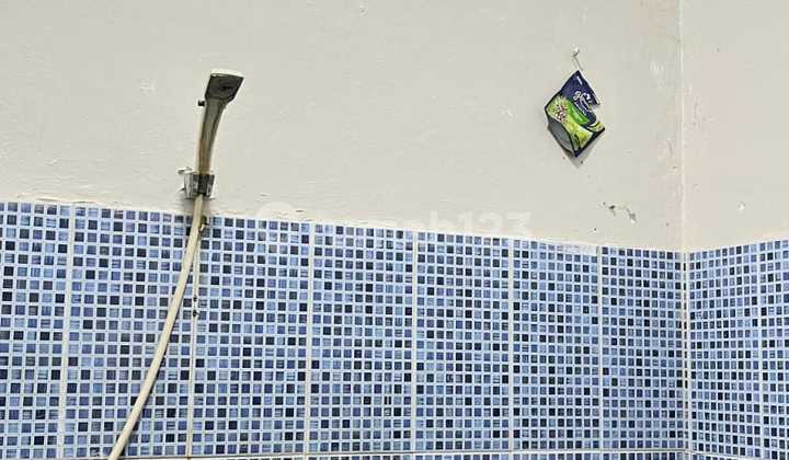 Rumah Hook di Dalam Komplek di Jatikramat Ada Halaman Depan dan Belakang, Sirkulasi Udara Baik S244 2