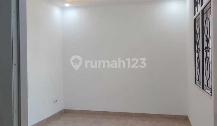 Rumah 2 Lantai LB 151 di Dalam Cluster di Legenda Wisata, Bebas Banjir, Nyaman dan Udara Segar S249 2