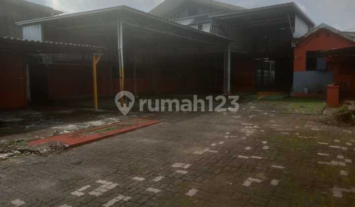 Showroom di Jl Raya Pos Pengumben Bebas Banjir, Letak Tinggi Dari Aspal, di Jalan Utama Menuju Cileduk S258