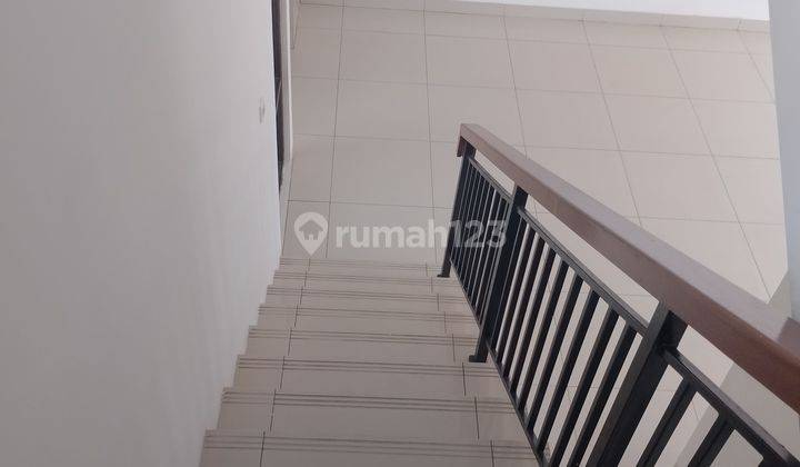 R0102 Disewakan Rumah 2lantai Semi Furnish Citra Raya Tangerang  2