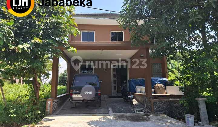 For Sale / Rent Well-Maintained House in Taman Simpruk Lippo Cikarang - Strategic Location &amp; Ready to Occupy