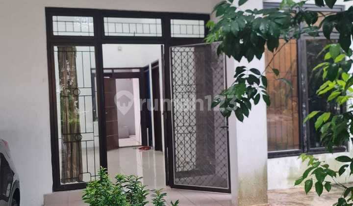 Disewakan Rumah Semi Furnished di Simprug Garden Jababeka Harga Terjngkau