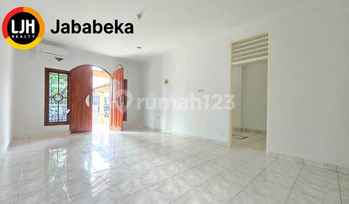 For Sale/Rent House Strategic Location Meadow Green Cluster Lippo Cikarang 2