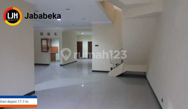 For Sale, Strategically Located House in Meadow Green Lippo Cikarang. 2